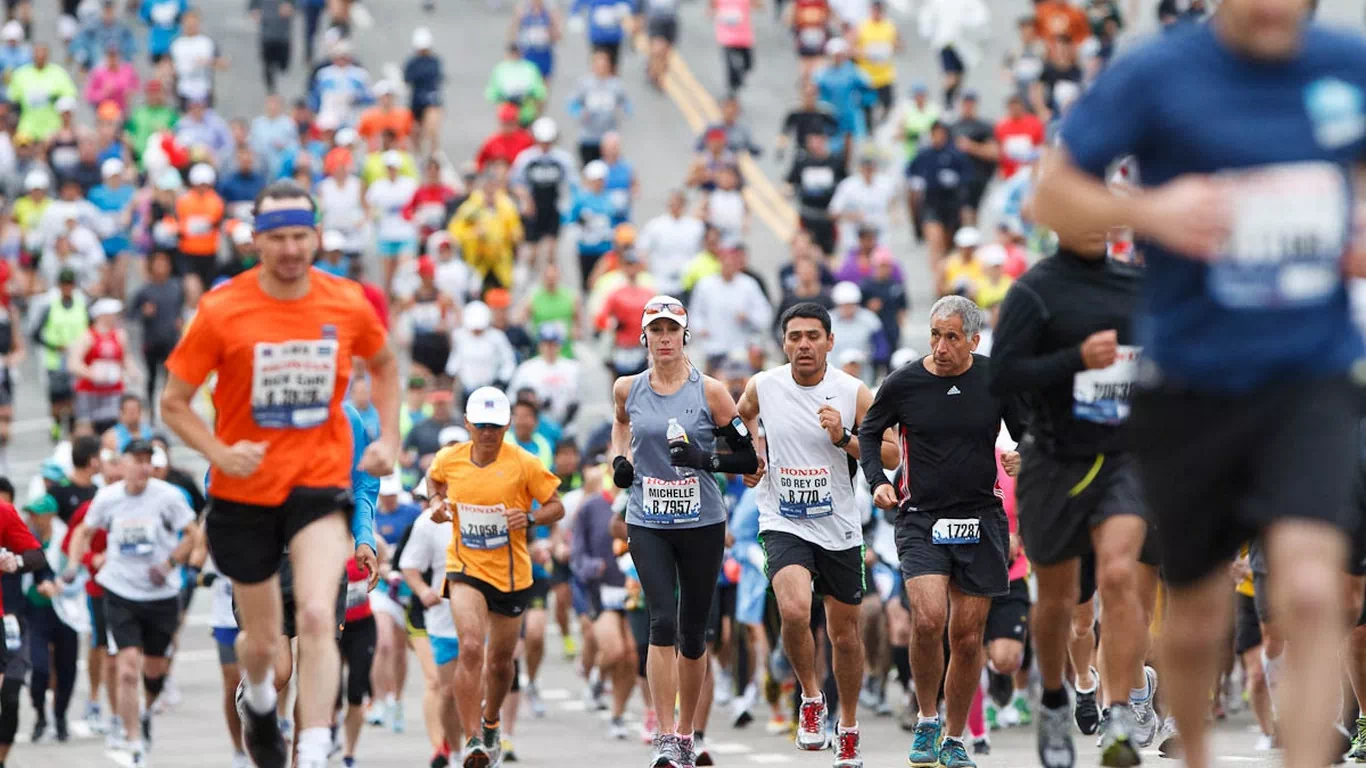 Marathon. Марафонский бегун. Марафон бег. Беговой марафон. Марафонский забег.